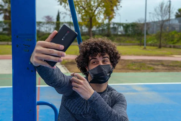 Closeup Shot Caucasian Male Athlete Taking Selfie Park — Stock Photo, Image