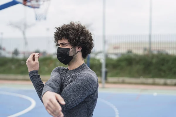 Young Spanish Male Exercising Outdoors Doing Cross Body Shoulder Stretch — Stock Photo, Image