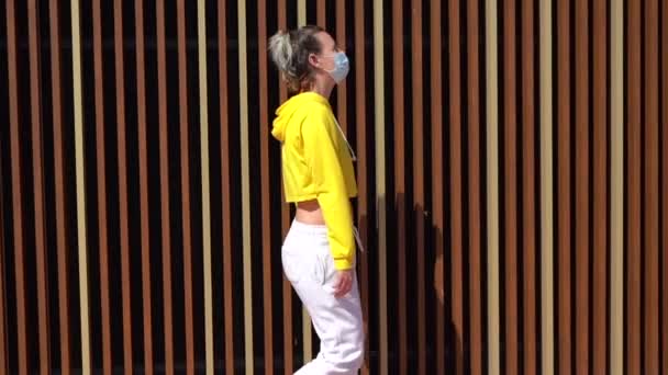 Young Gorgeous Spanish Girl Wearing Face Mask Yellow Crop Top — Stock Video