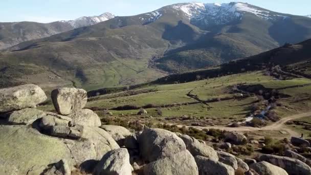 Hermoso Paisaje Con Montañas Nubes — Vídeo de stock