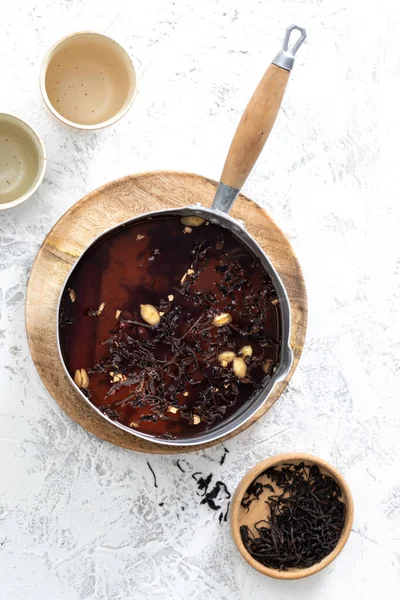 Vue Dessus Chai Latte Dans Une Casserole Aux Épices Clous — Photo