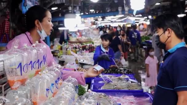 Продажа Свежей Рыбы Рынке Морепродуктов Районе Наклуа Чонбури Тайланд Юго — стоковое видео