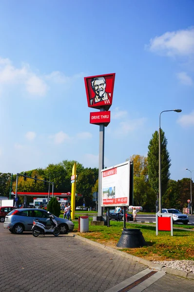 Poznan Poland Şubat 2016 Kfc Villa Morena Reklam Panolarının Olduğu — Stok fotoğraf