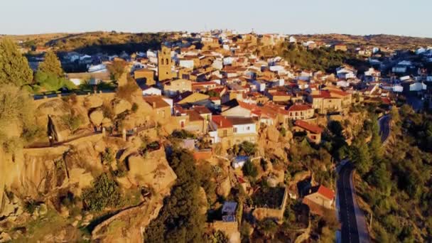 Rendering Una Piccola Città Sulla Collina Circondata Alberi — Video Stock