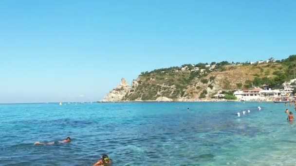 Plavci Pláži Grotticelle Poblíž Capo Vaticano Během Léta Capo Vaticano — Stock video