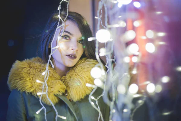 Portrait Attractive Young Female Coat Yellow Fur Posing Street Lights — ストック写真