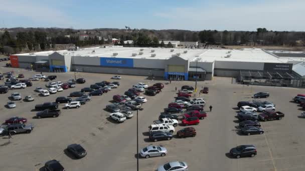 Una Pequeña Tienda Walmart Superstore Panorámica Del Césped Centro Del — Vídeos de Stock