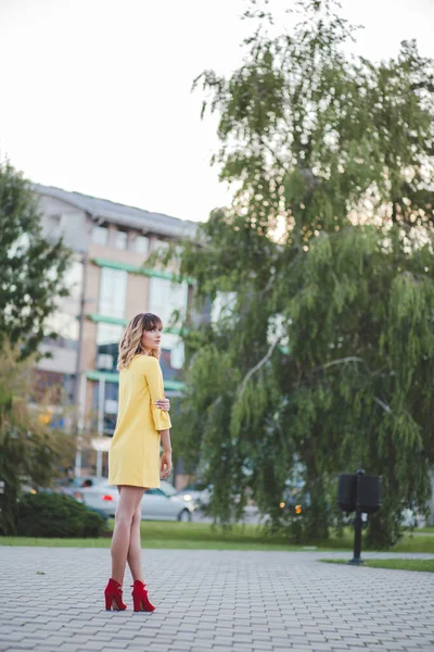 Vertical Shot Young Caucasian Female Posing Park — стоковое фото