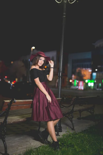 Vertical Shot Young Female Burgundy Skirt Hat Posing Street Night — ストック写真