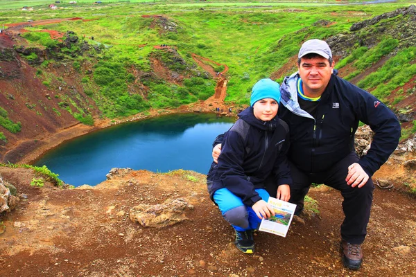 Ker Iceland Junho 2017 Kerid Islândia Junho 2017 Pai Filho — Fotografia de Stock