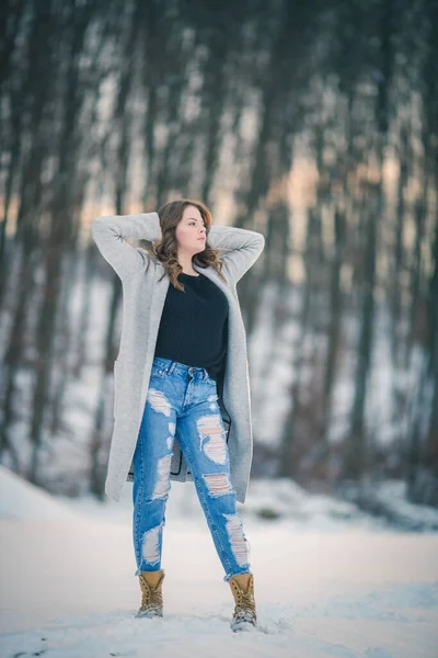 Vertical Shot Beautiful Young Female Posing Snowy Field — 스톡 사진