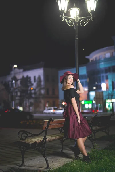 Vertical Shot Smiling Caucasian Female Burgundy Skirt Hat Leaning Bench — Stok fotoğraf