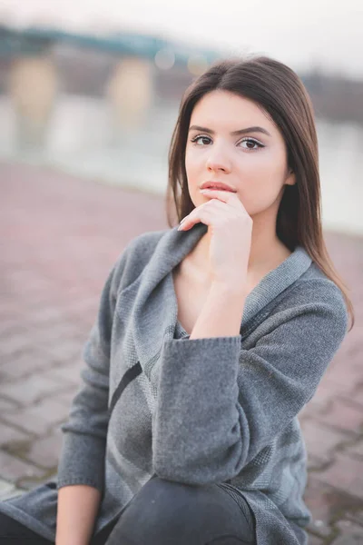 Vertical Shot Beautiful Caucasian Woman Posing Blurred Background — стокове фото