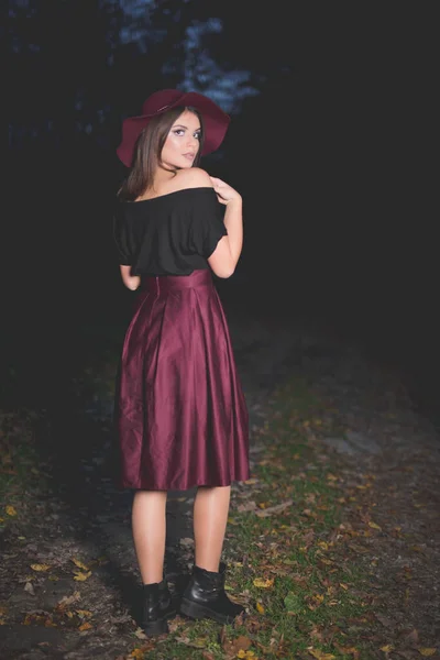 Vertical Shot Beautiful Caucasian Woman Standing Blurred Background — Zdjęcie stockowe