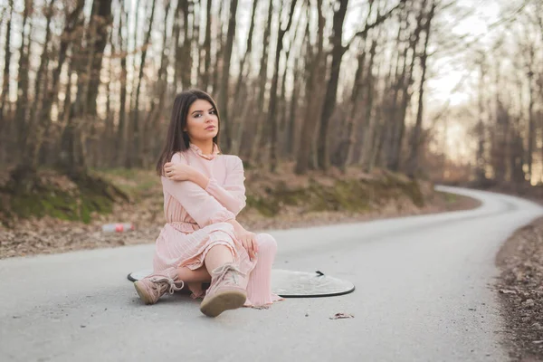 Young Caucasian Woman Elegant Pink Dress Sitting Country Road — Stock Fotó