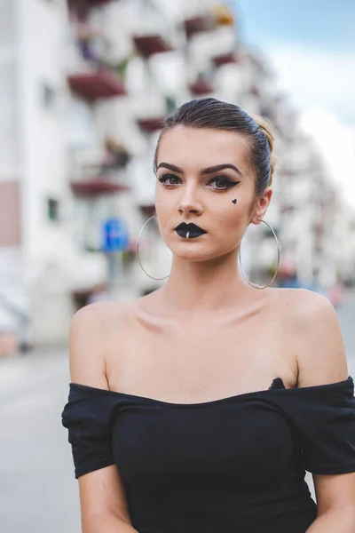 Attractive Caucasian Female Bosnia Herzegovina Crop Top Jeans Black Lipstick — Stock Photo, Image