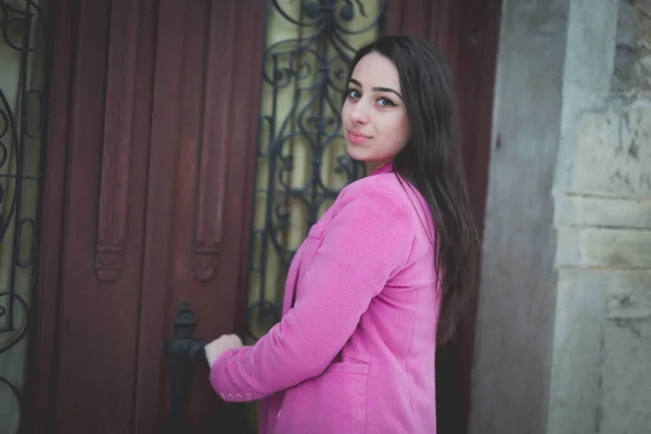 Young Caucasian Female Bosnia Herzegovina Pink Jacket Posing Street Smiling — Zdjęcie stockowe