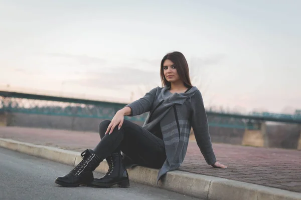 Young Caucasian Female Sitting Sidewalk — Stock fotografie