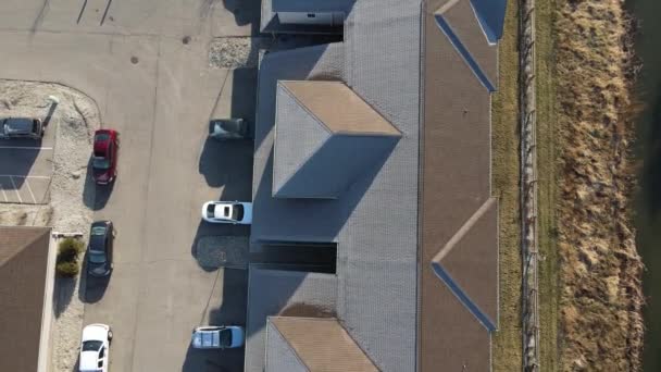 Uma Vista Cima Para Baixo Apartamentos Carros Estacionados Kenosha Wisconsin — Vídeo de Stock