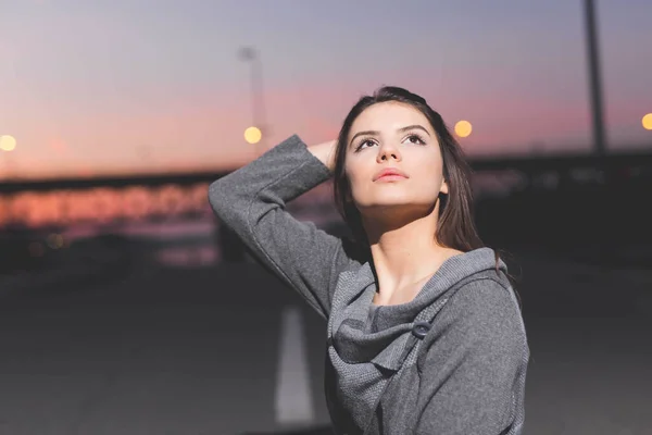 Portrait Young Caucasian Female Outdoors Sunset — Zdjęcie stockowe