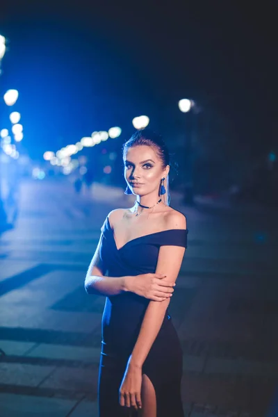 Shallow Focus Shot Confident Caucasian Female Black Elegant Dress Posing — Stock Photo, Image