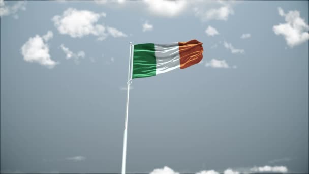 Flagga Irland Fladdrar Vinden Himlen Bakgrund — Stockvideo
