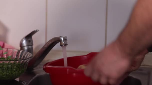 Closeup Footage Man Pouring Water Red Bowl — Stok video
