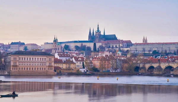 Prag Vltava Nehri Çevresindeki Tarihi Merkezi Panorama Manzarası — Stok fotoğraf