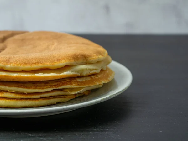 Eine Nahaufnahme Von Leckeren Pfannkuchen Auf Einem Teller — Stockfoto