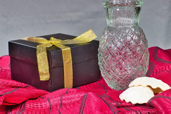 Vase Verre Cristal Une Boîte Cadeau Des Biscuits Sur Une — Photo