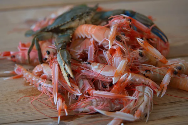 ザリガニは新鮮な調理法で海で獲れるザリガニです — ストック写真