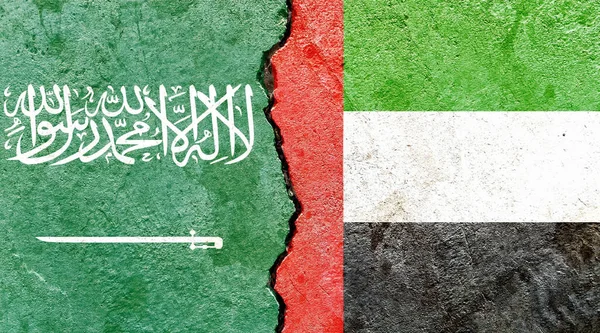 Vlaggen Van Saoedi Arabië Vae Geïsoleerd Gebarsten Muur Achtergrond — Stockfoto