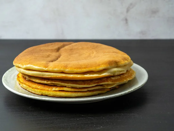 Eine Nahaufnahme Von Leckeren Pfannkuchen Auf Einem Teller — Stockfoto