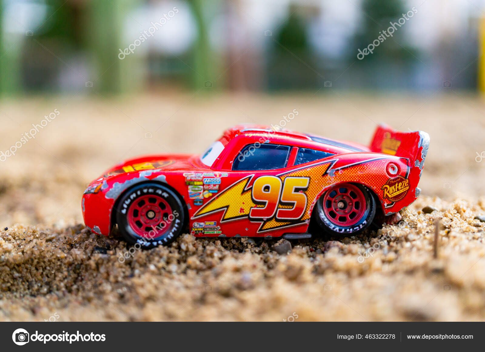 Disney Pixar Cars - Lightning McQueen - Racing Red - 2021