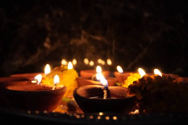 촛불을 밝히는 봉합선 — 스톡 사진