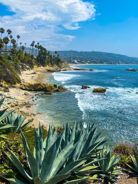 Een Hemels Landschap Van Laguna Beach Shoreline Een Zonnige Dag — Stockfoto