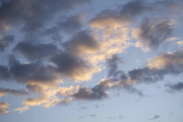 日没時の青空の雲 — ストック写真