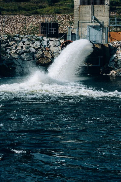 Вертикальний Постріл Скидання Води — стокове фото