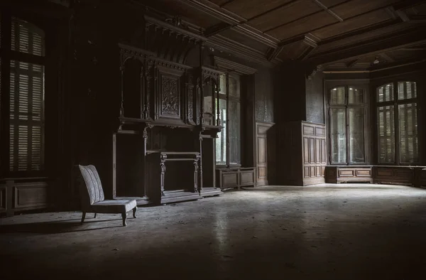 Het Interieur Van Een Oud Gebouw Met Houten Meubels — Stockfoto