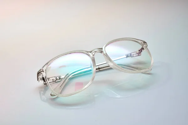 Tiro Close Óculos Brancos Isolados Fundo Branco — Fotografia de Stock