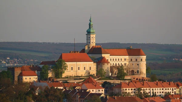 Blick Auf Die Wunderschöne Stadtburg Bei Goldenem Sonnenuntergang Der Historischen — Stockfoto