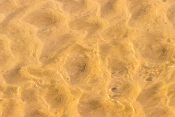 Widok Góry Złoty Piasek Przezroczysta Woda — Zdjęcie stockowe