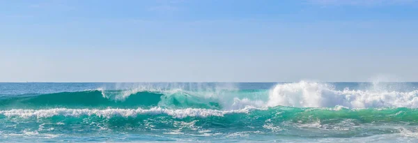 Panoramatický Snímek Moře Obrovskými Vlnami Florianopolis Brazílie — Stock fotografie