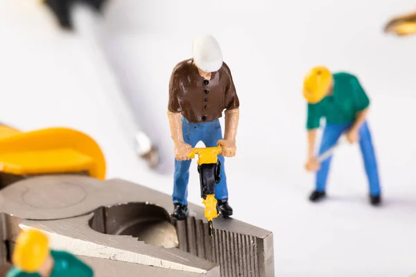 Primer Plano Miniaturas Trabajadores Construcción Sobre Las Herramientas Reparación Fondo — Foto de Stock