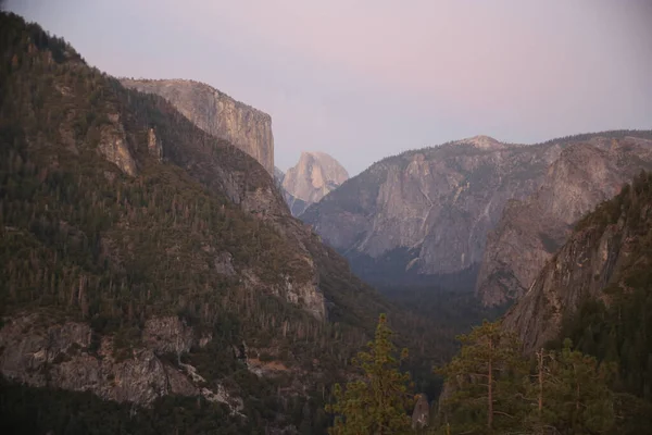 Uma Bela Vista Parque Nacional Yosemite Califórnia Eua Durante Dia — Fotografia de Stock