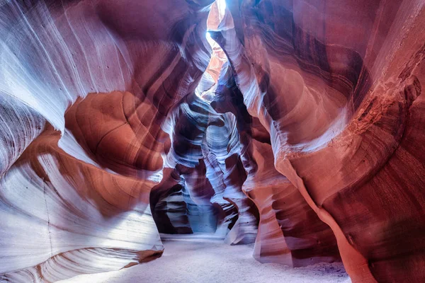 Una Vibrante Toma Increíbles Formaciones Arenisca Del Antelope Canyon Arizona —  Fotos de Stock