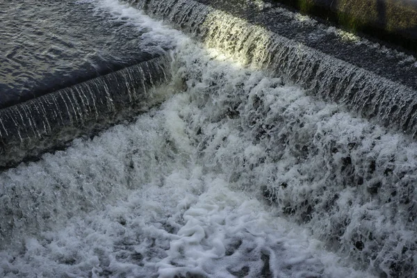 Ein Blick Von Oben Auf Eine Wasserkaskade — Stockfoto