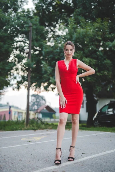 Sexy Caucasian Lady Wearing Red Dress Posing Outdoors — Stock Photo, Image