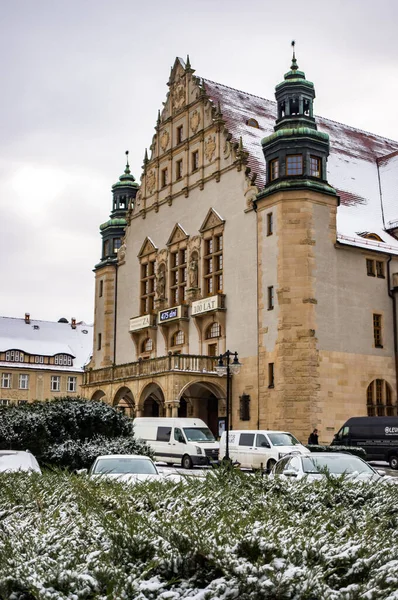 Poznan Lengyelország Jan 2018 Adam Mickiewicz Parkoló Autók Egy Hideg — Stock Fotó