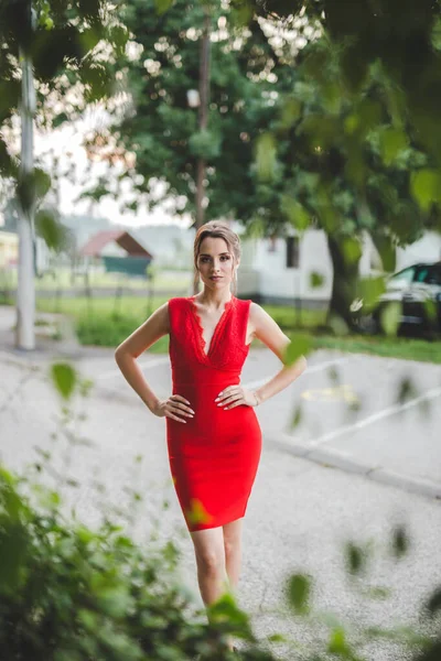 Sexy Elegant Caucasian Lady Wearing Red Dress Posing Park — ストック写真